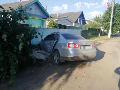 В Шилово автомобиль врезался в дерево